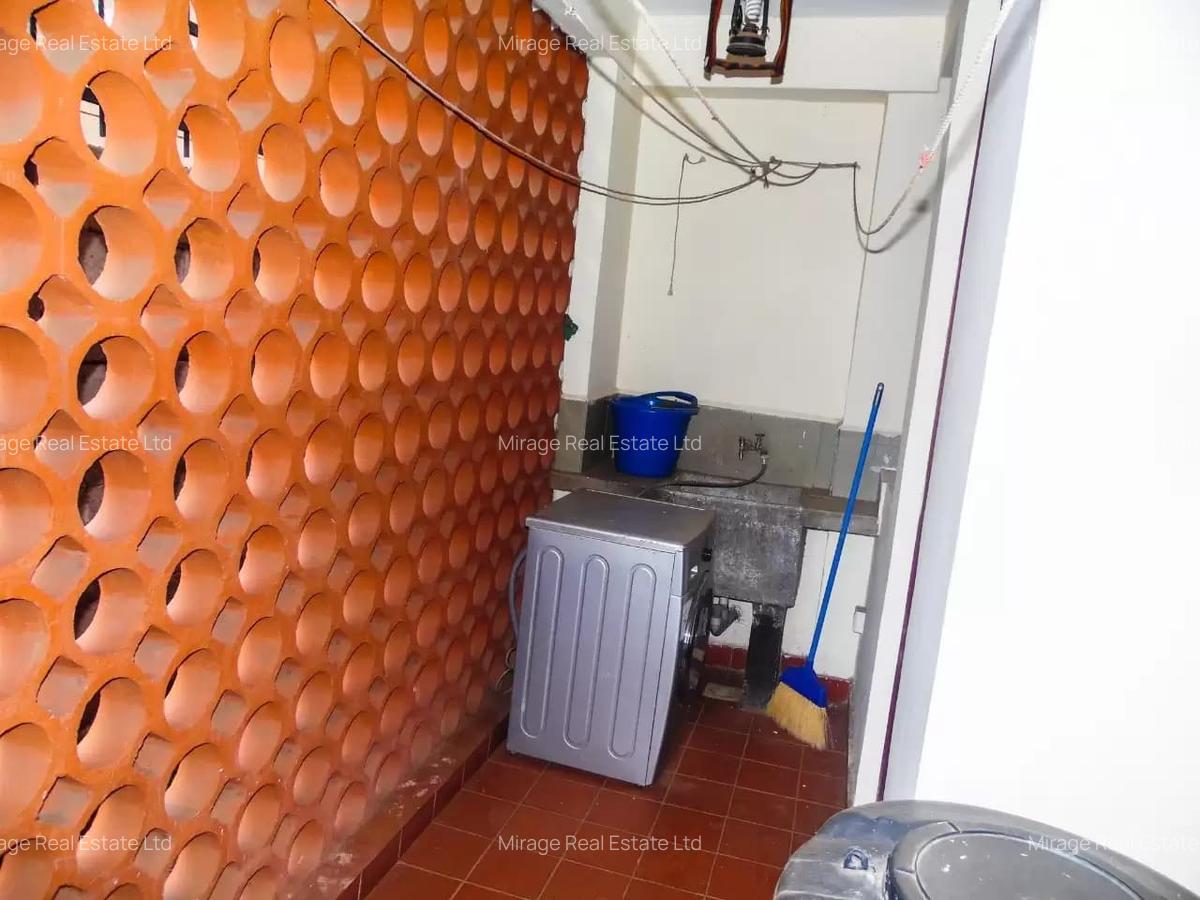 3 Bed Apartment with Swimming Pool in Riverside - 8