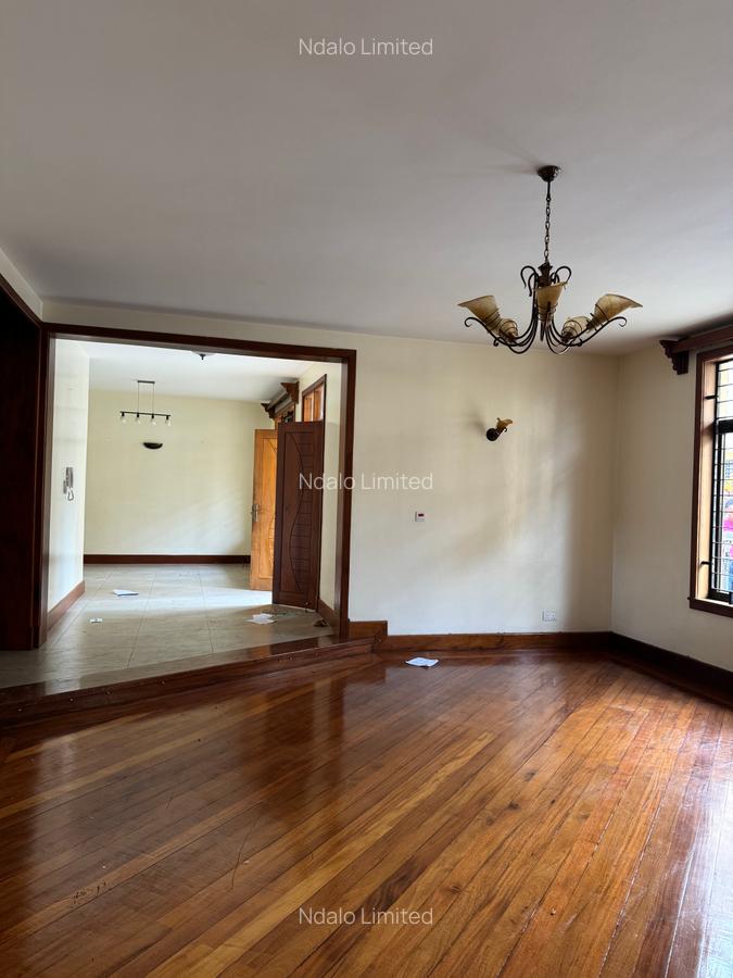 5 Bed Townhouse with En Suite at Lavington - 3