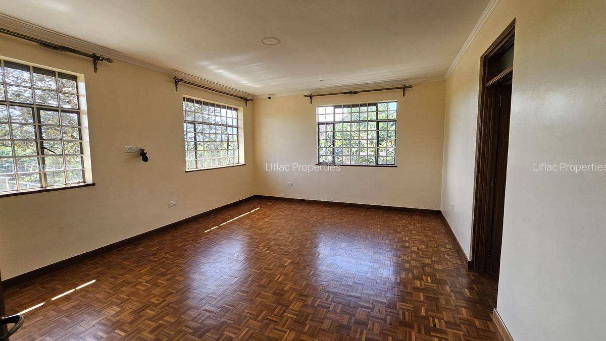 5 Bed House with En Suite in Runda - 14