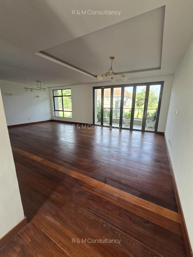 4 Bed House with En Suite at Two Rivers Mall - 4