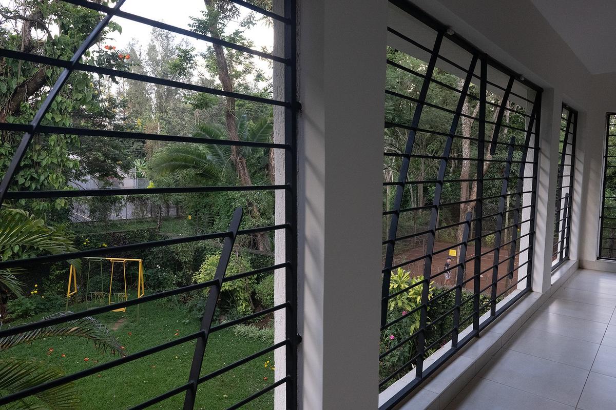 5 Bed Townhouse with En Suite in Westlands Area - 13