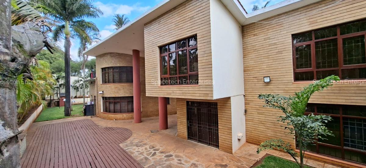 3 Bed House with En Suite in Hill View - 1