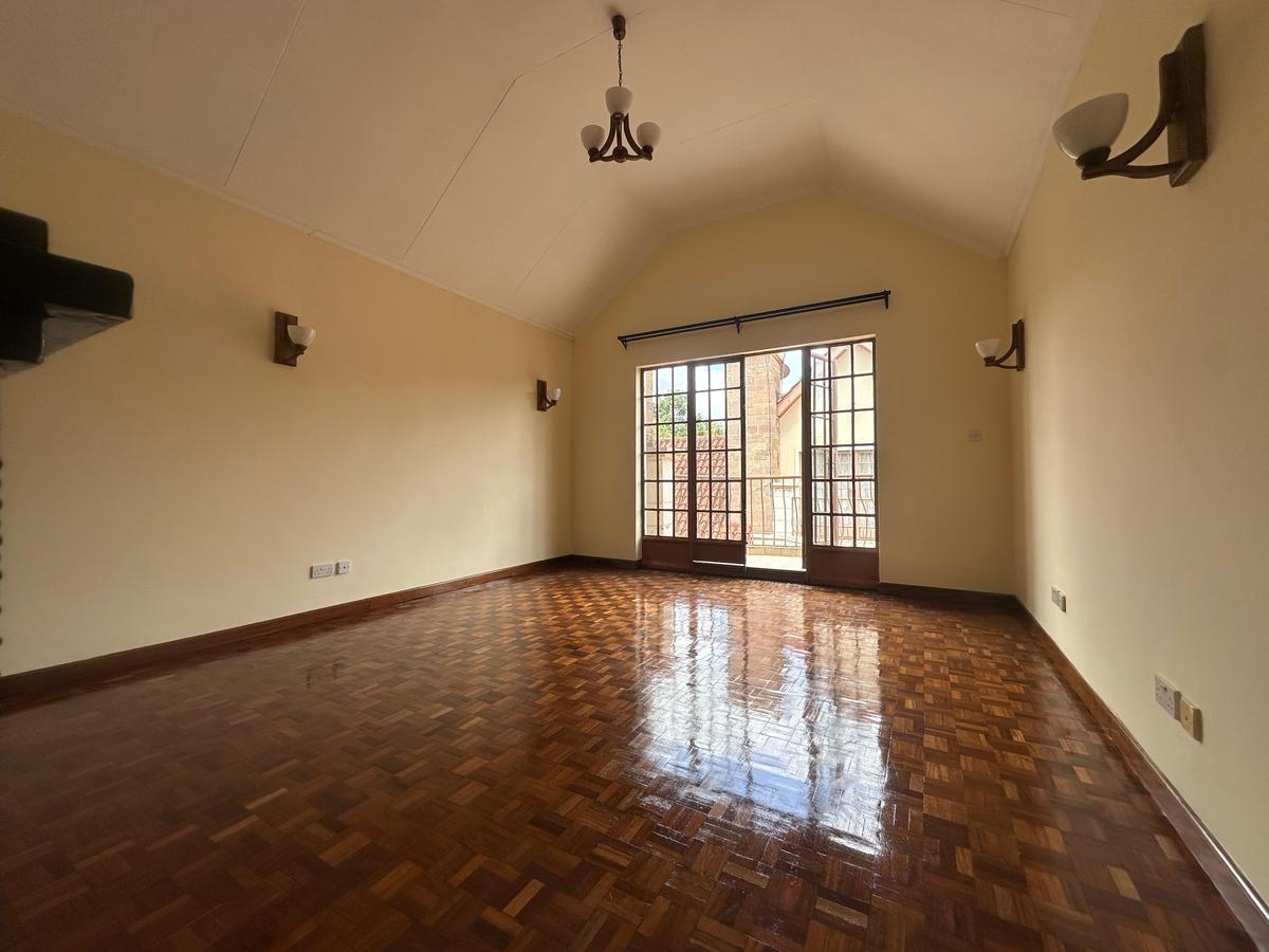 5 Bed Villa with En Suite at Lavington - 14