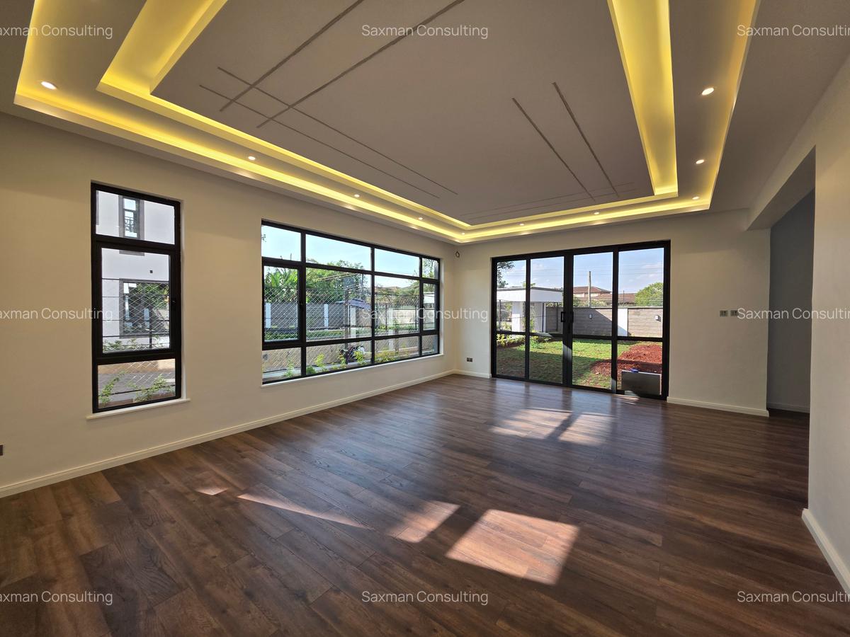 5 Bed Villa with En Suite in Lavington - 1