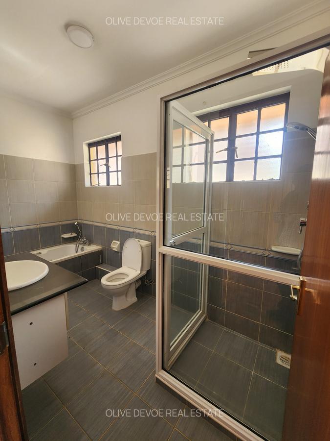 5 Bed Townhouse with En Suite in Kileleshwa - 9