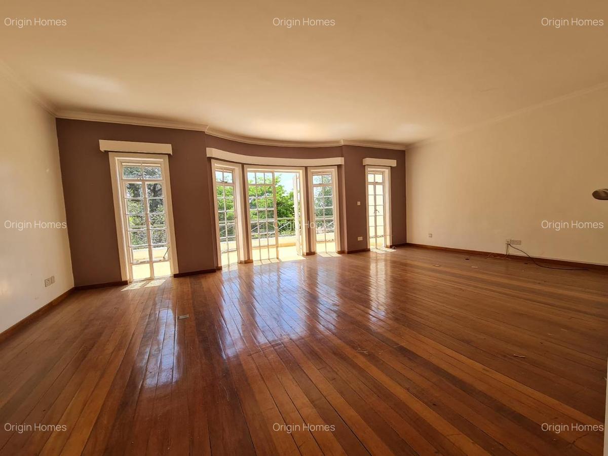 5 Bed Townhouse with En Suite at Spring Valley - 3