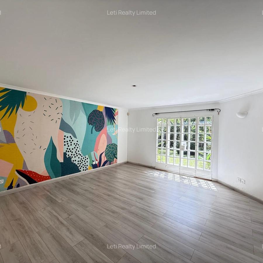 4 Bed House with En Suite in Lavington - 7