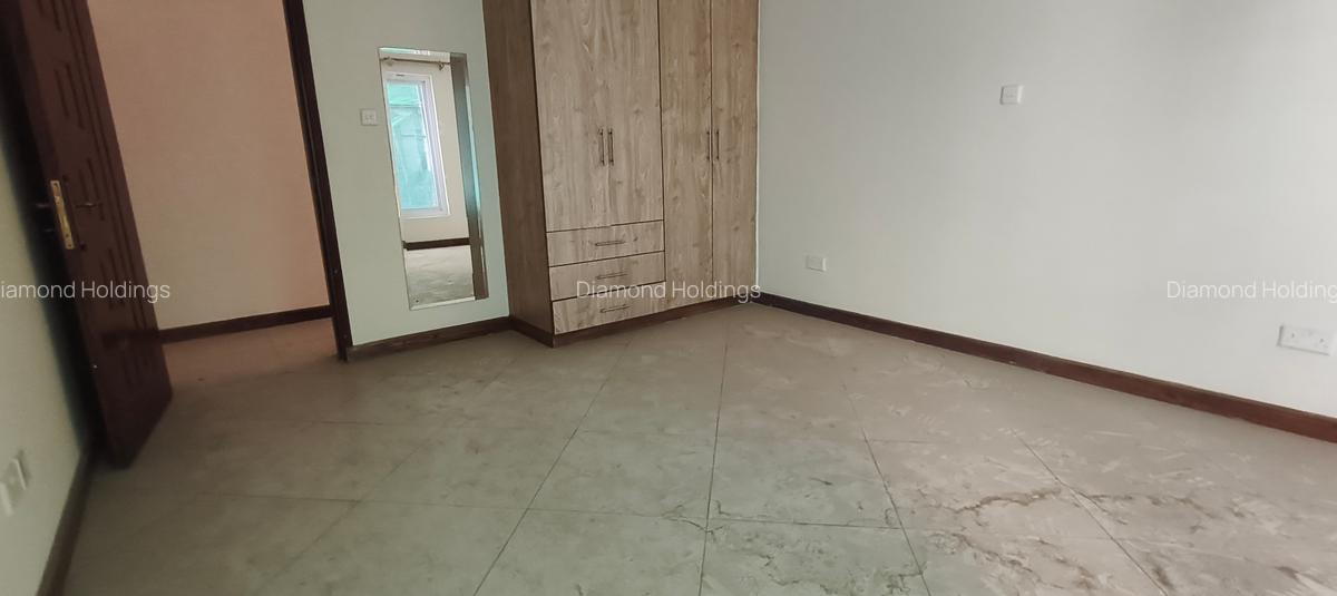 4 Bed Apartment with En Suite at Parklands - 10