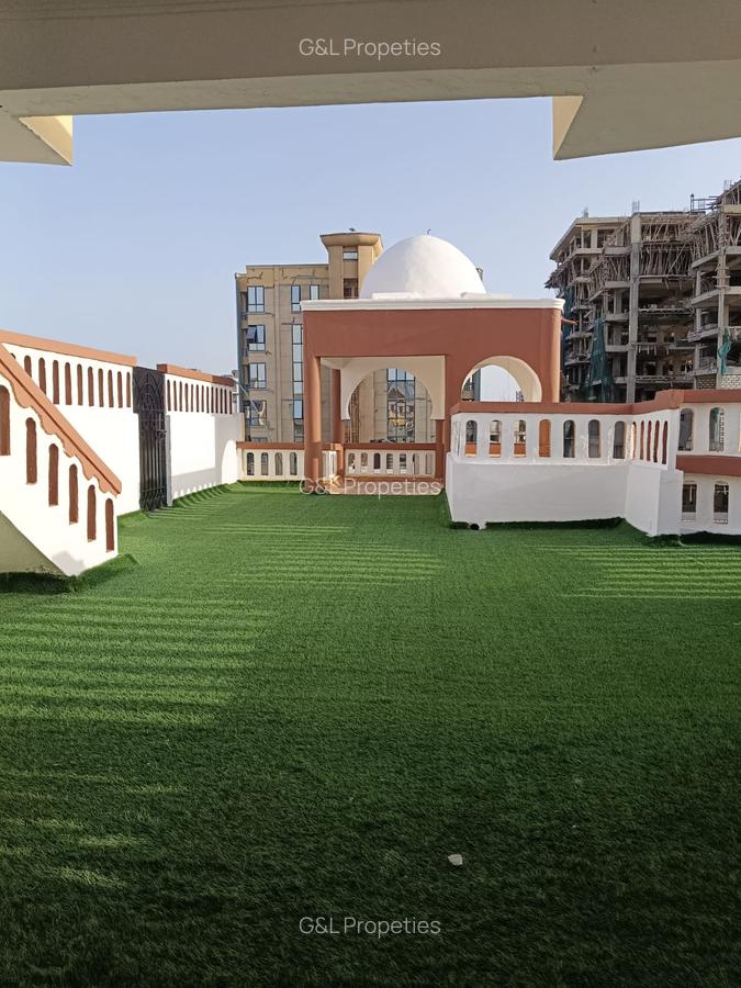 4 Bed Apartment with En Suite at Links Road - 1