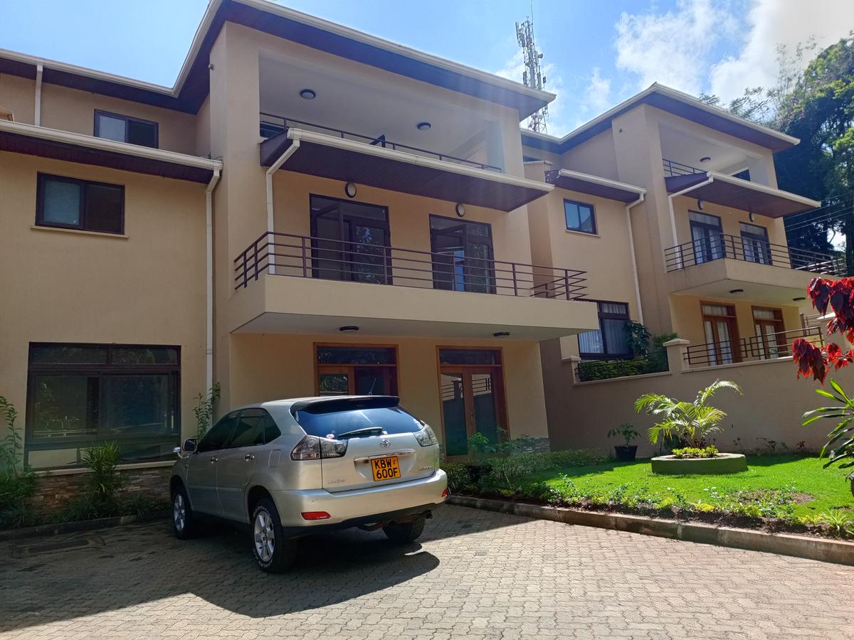 5 Bed Townhouse with En Suite in Lavington - 1