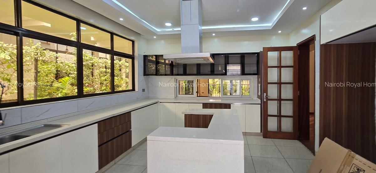 5 Bed Townhouse with En Suite at Lavington Green - 12