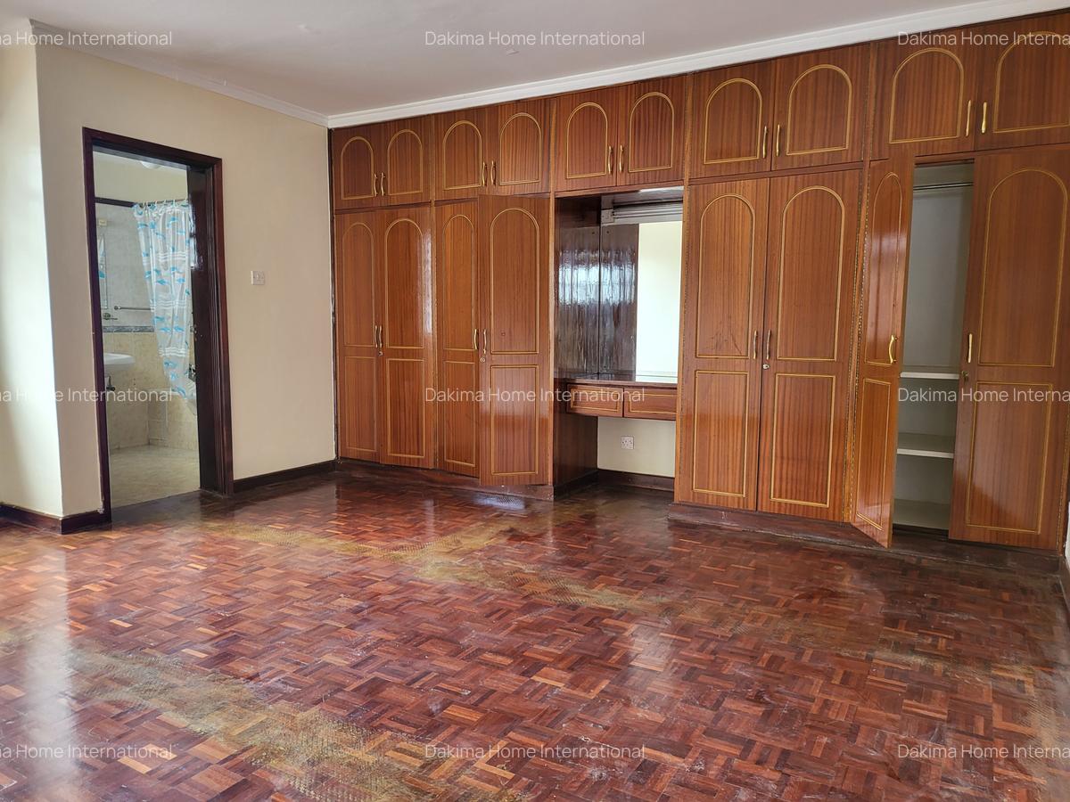 4 Bed Townhouse with En Suite in Spring Valley - 12