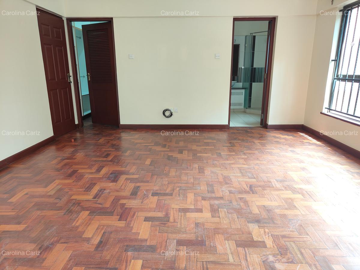 4 Bed Apartment with En Suite at Brookside Drive - 9