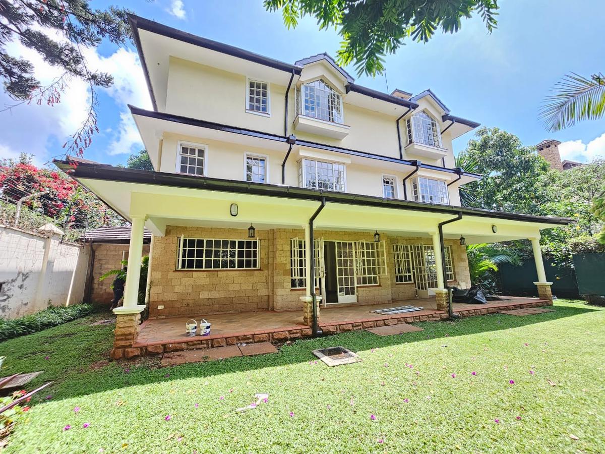 5 Bed House with En Suite in Lavington - 2