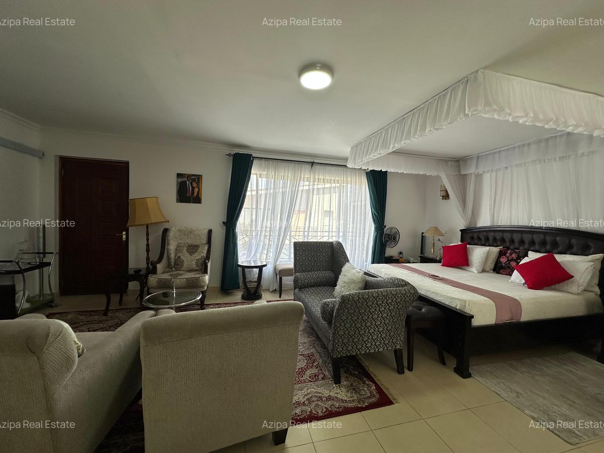 5 Bed Townhouse with En Suite at Muthama Access Road - 11