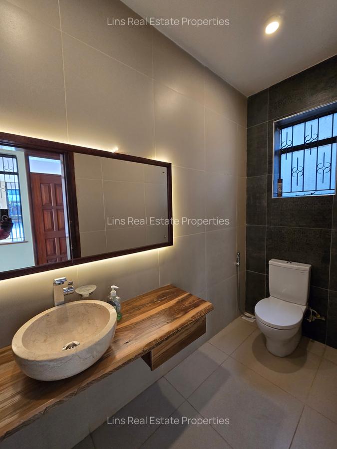 5 Bed Townhouse with En Suite in Westlands Area - 18