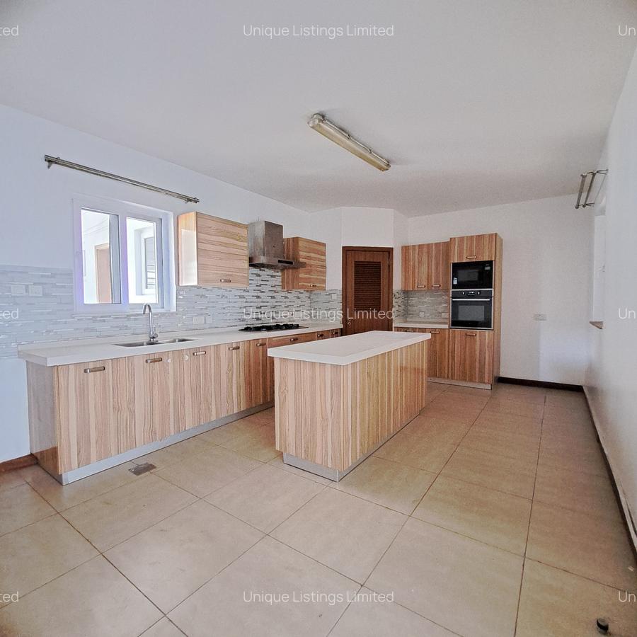 3 Bed Apartment with En Suite in Lavington - 5