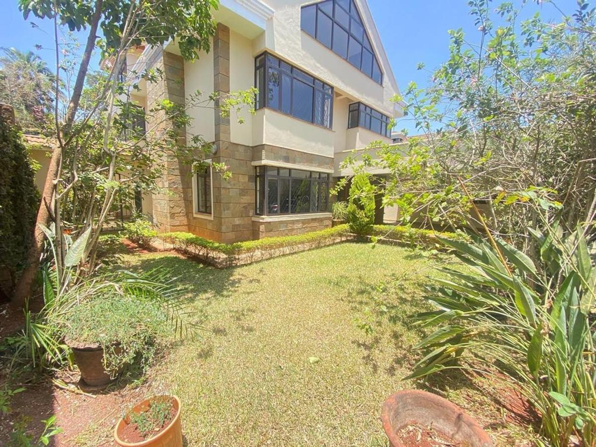 5 Bed Townhouse with En Suite in Lavington - 2