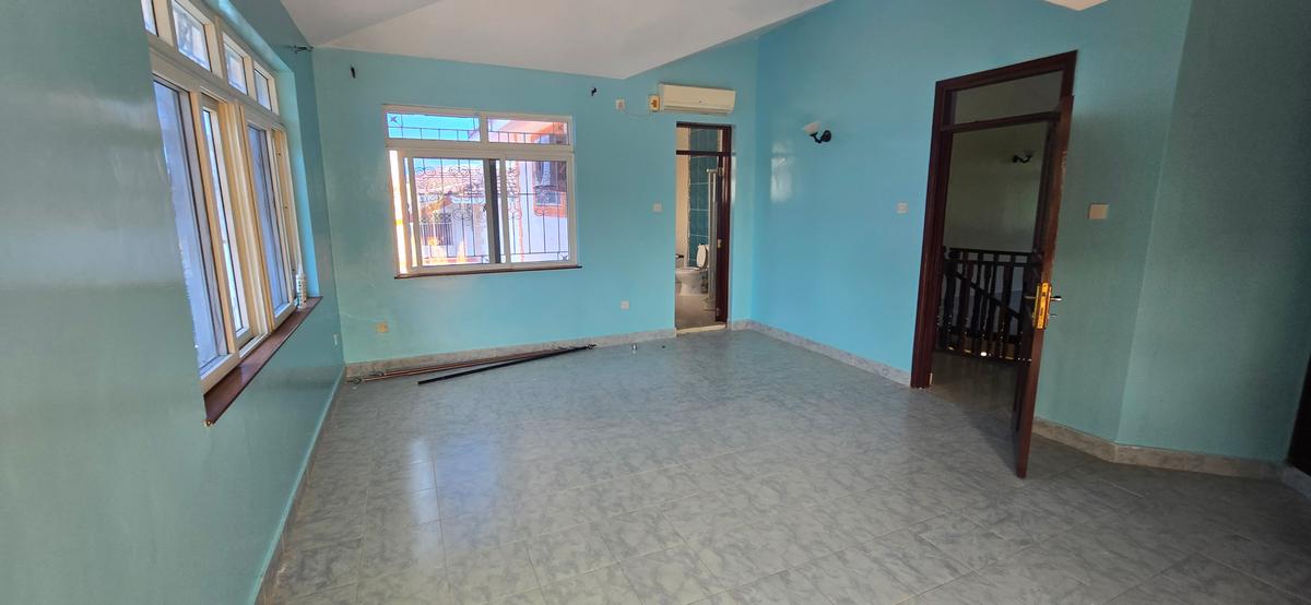 5 Bed Townhouse with En Suite in Nyali Area - 2