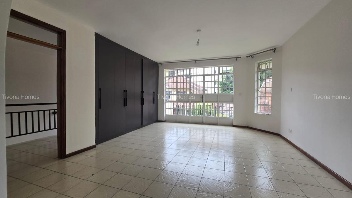 4 Bed House with En Suite in Spring Valley - 11