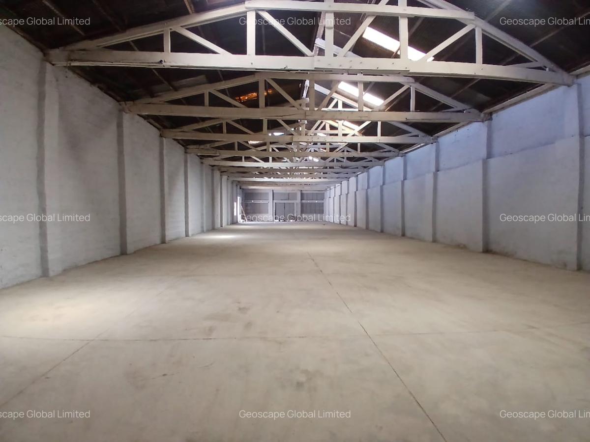4,999 ft² Warehouse with Parking in Industrial Area - 4