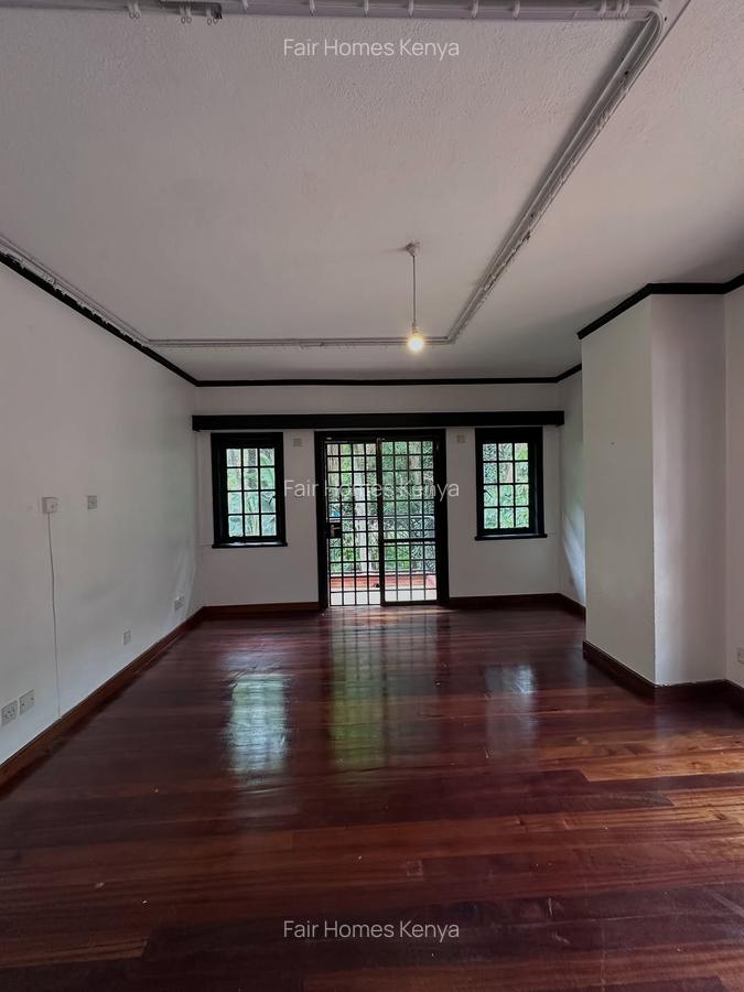 4 Bed Townhouse with En Suite at Riverside Drive - 16