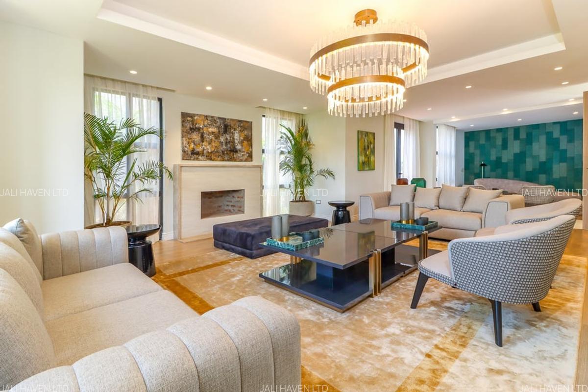 5 Bed Villa with En Suite in Runda - 1