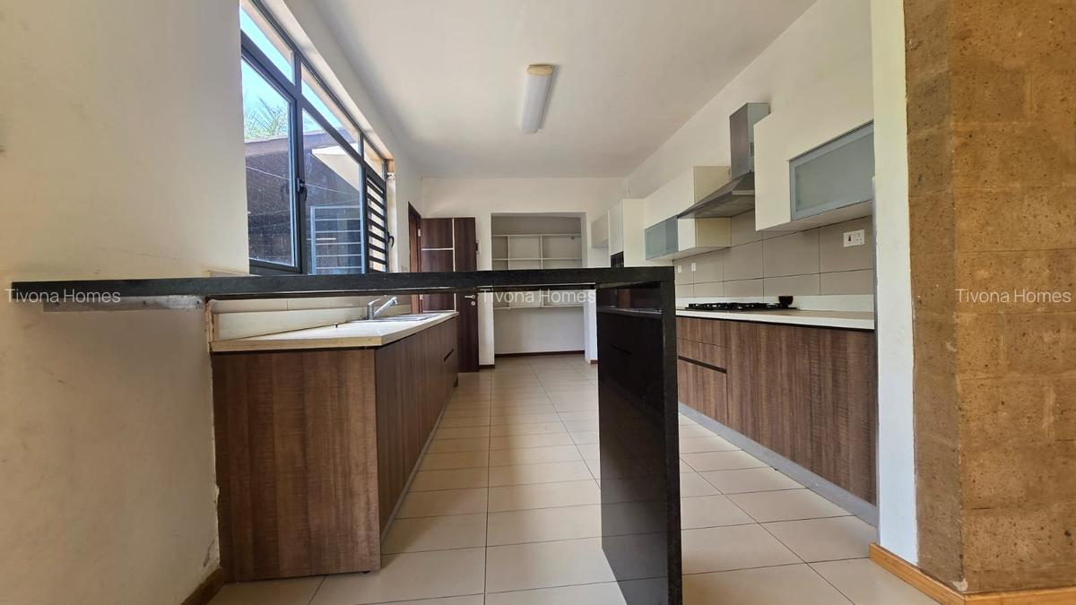 4 Bed House with En Suite in Garden Estate - 6