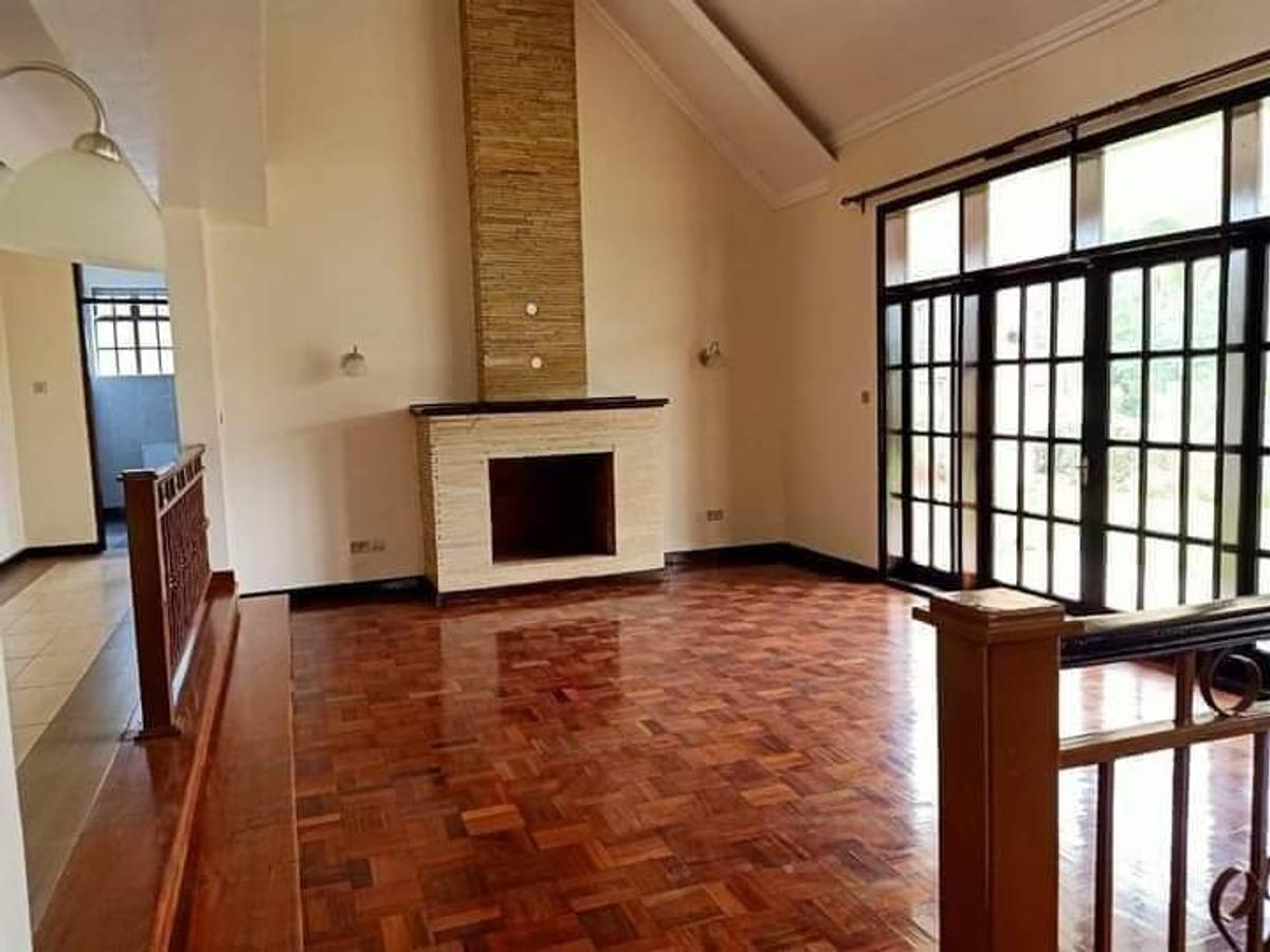 4 Bed House with Swimming Pool at Rosslyn - 18