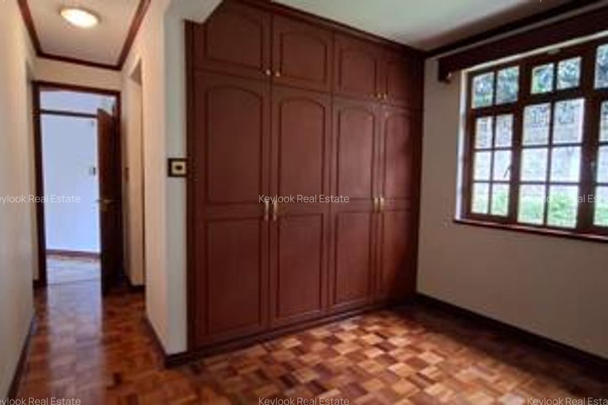 4 Bed Townhouse with En Suite at Off James Gichuru Road - 11