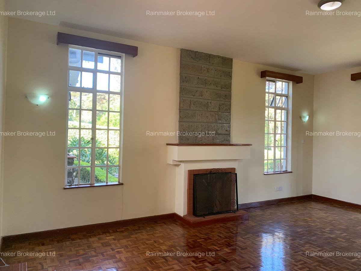 4 Bed House with En Suite in Rosslyn - 6