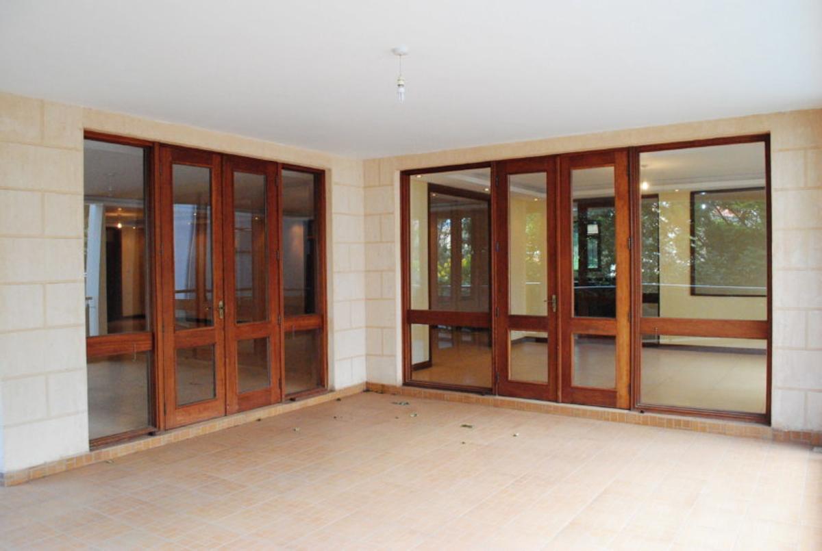 3 Bed Apartment with En Suite in Riverside - 10