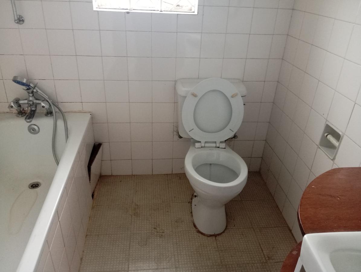 3 Bed House with En Suite at Limury Road - 12
