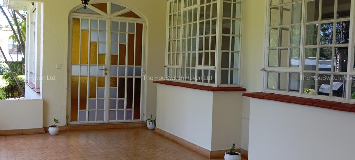 4 Bed Villa with En Suite at Off Un Avenue - 3