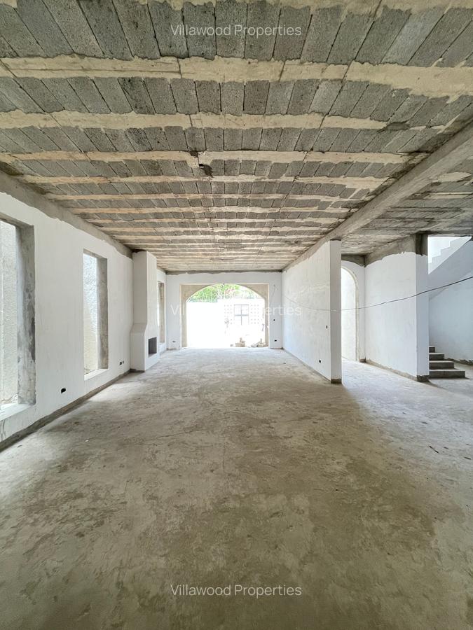 5 Bed Villa with En Suite in Lavington - 6