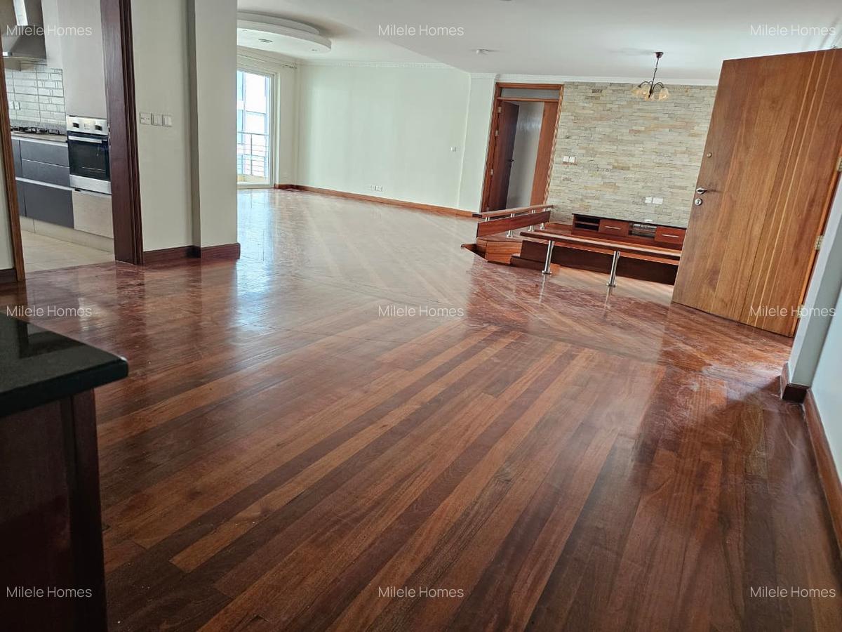 Serviced 3 Bed Apartment with En Suite in Parklands - 9