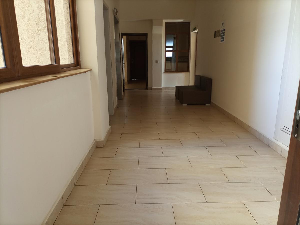 Serviced 1 Bed Apartment with En Suite in Westlands Area - 10