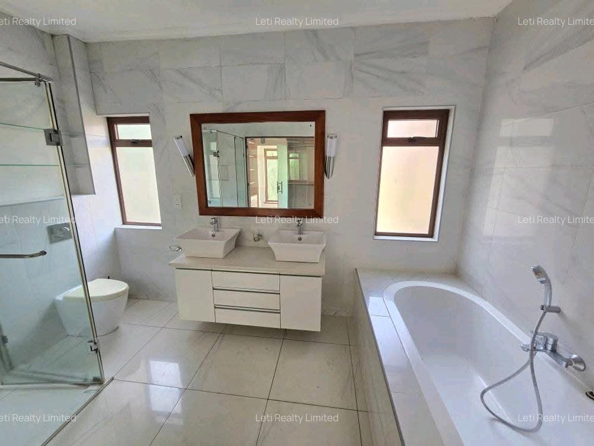 4 Bed Townhouse with En Suite in Lavington - 12