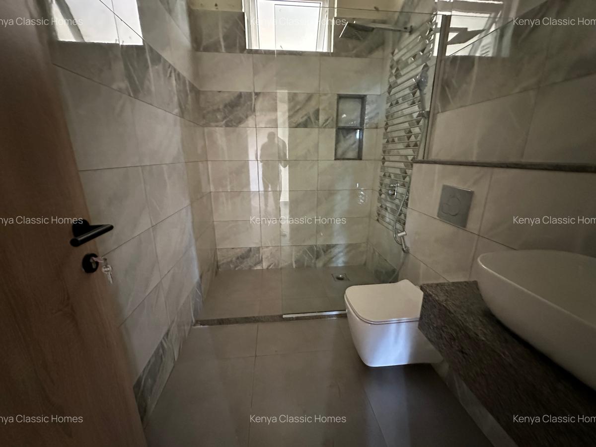 3 Bed Apartment with En Suite at Parklands - 8