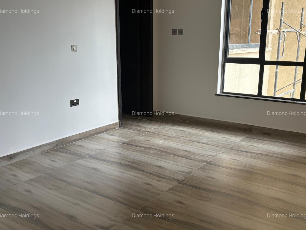 3 Bed Apartment with En Suite in Brookside - 8