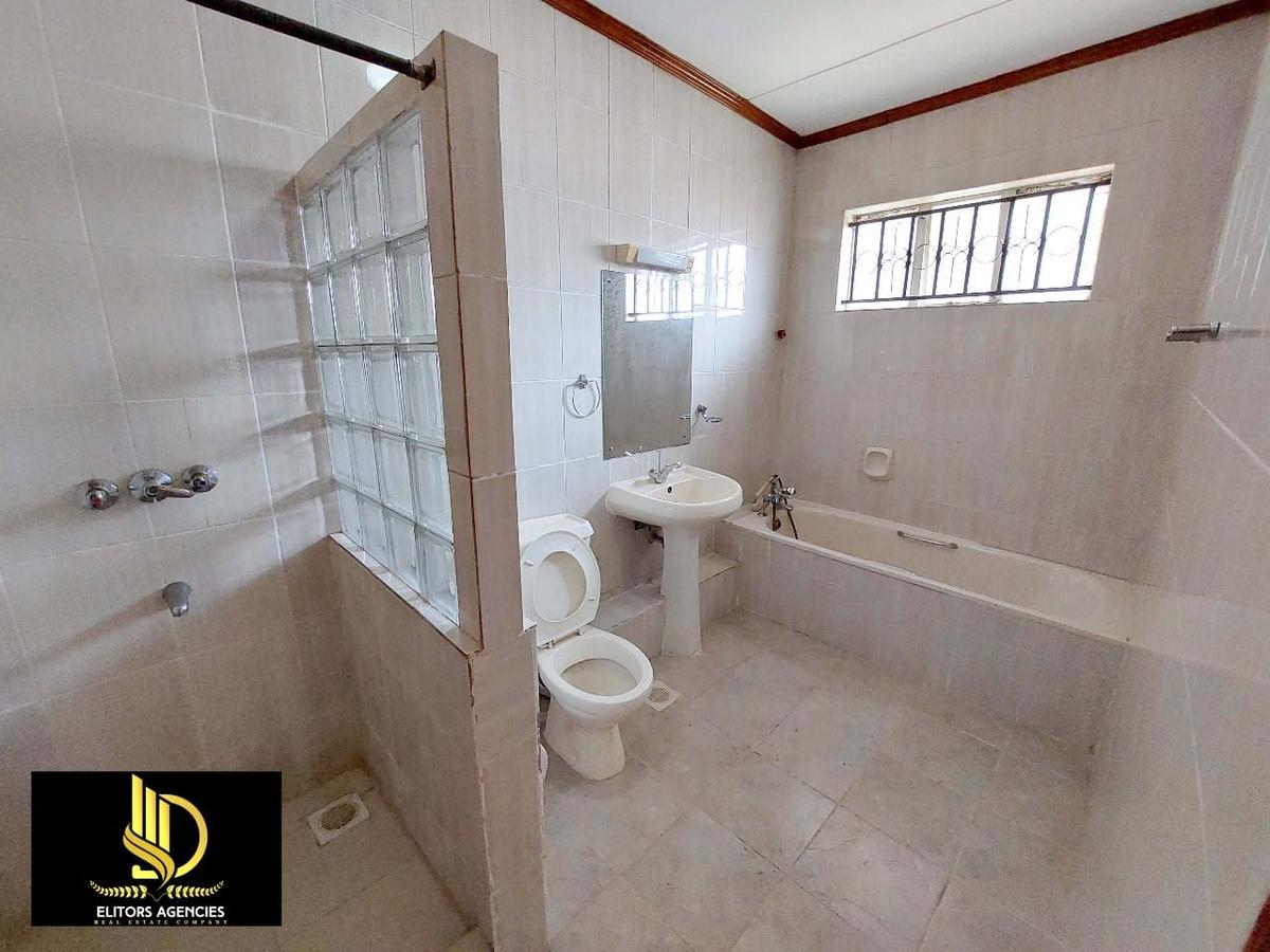 5 Bed Townhouse with En Suite at Ole Nguruone Road - 16