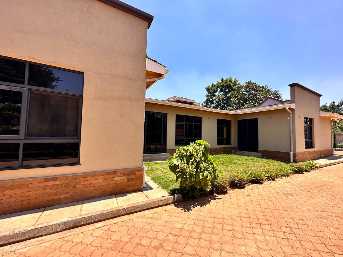 2 bed house with en suite in runda