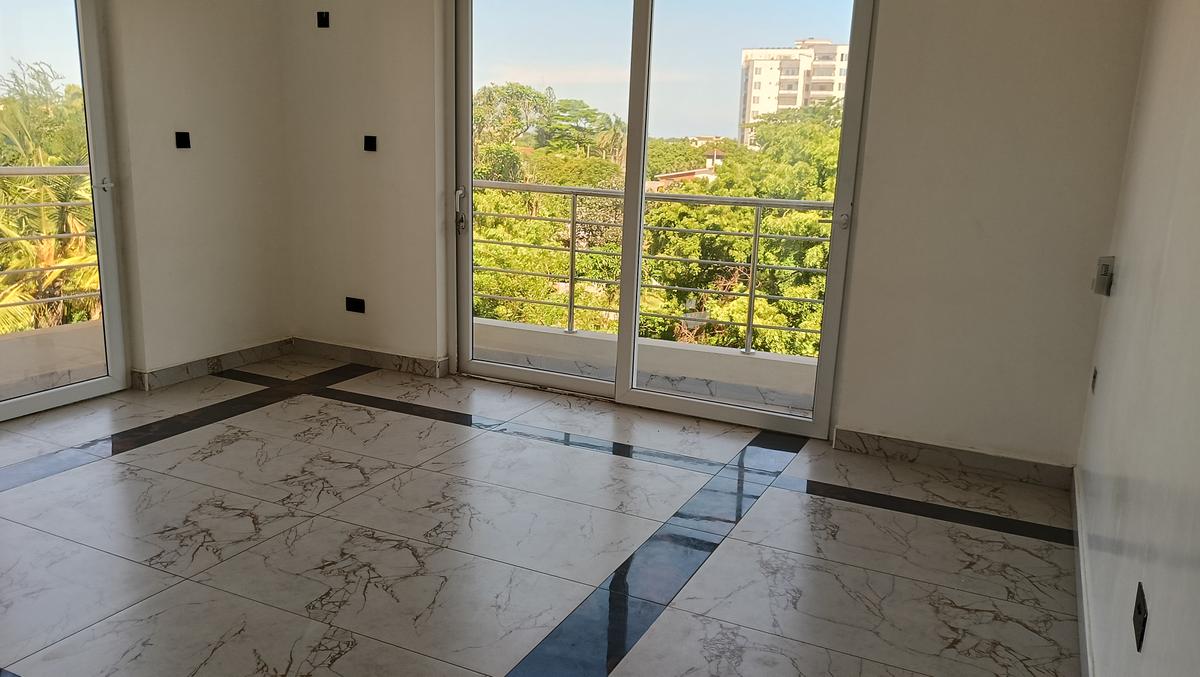 Serviced 3 Bed Apartment with En Suite at Beach Road - 13