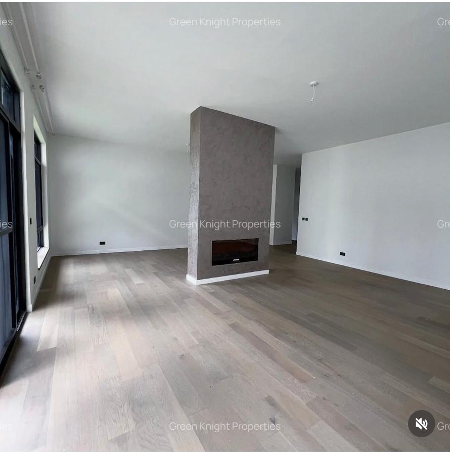 5 Bed House with En Suite in Lavington - 4