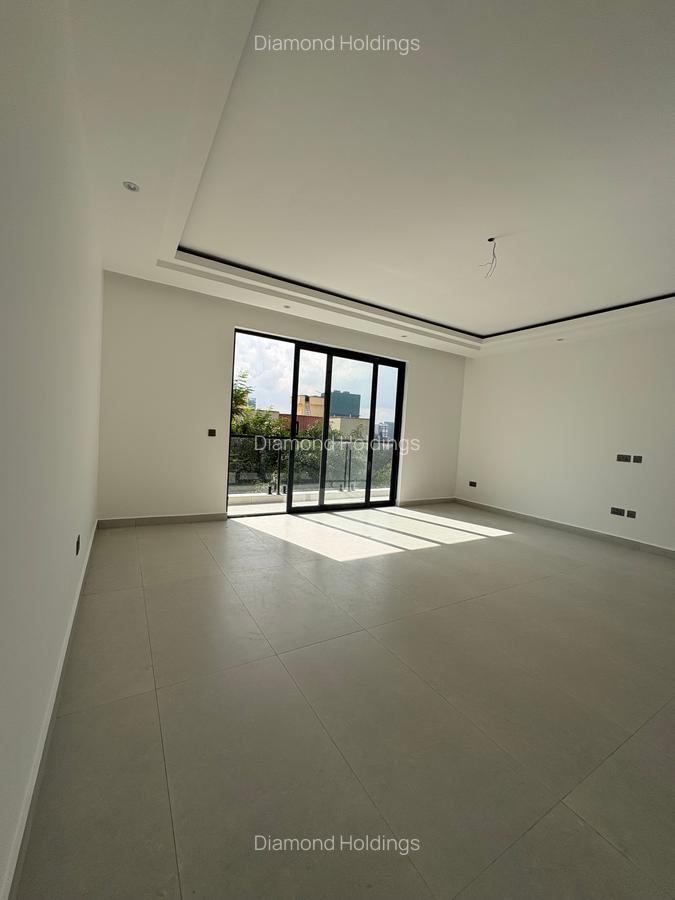 2 Bed Apartment with En Suite in Brookside - 5