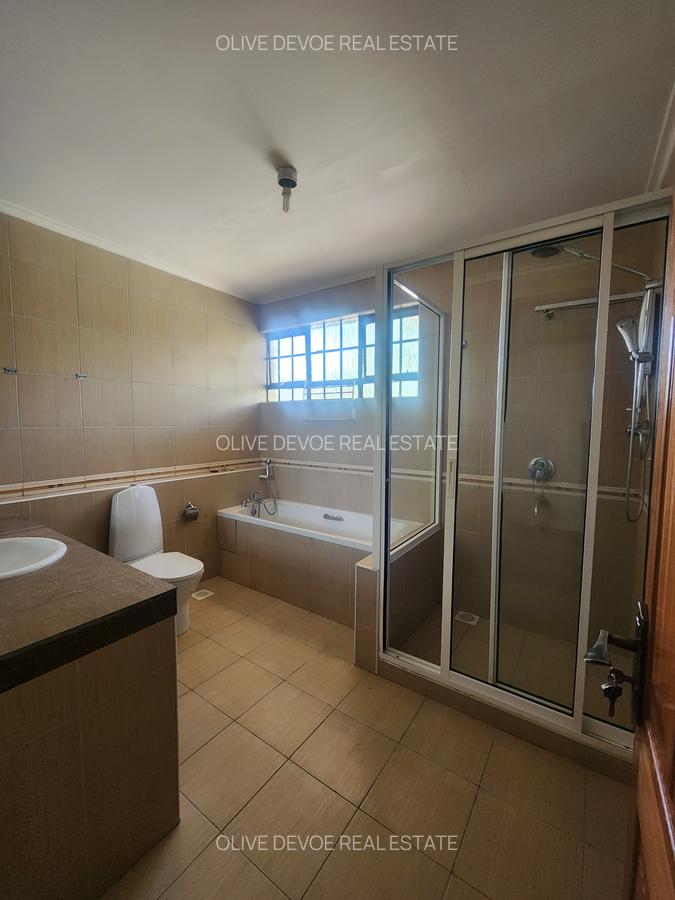 4 Bed Townhouse with En Suite in Lavington - 8