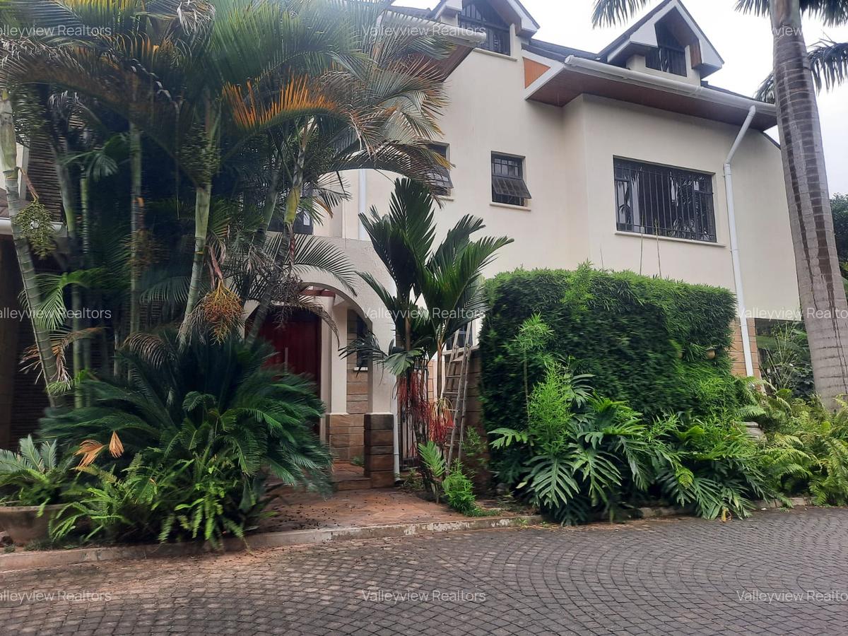 5 Bed Townhouse with En Suite at Lavington - 5
