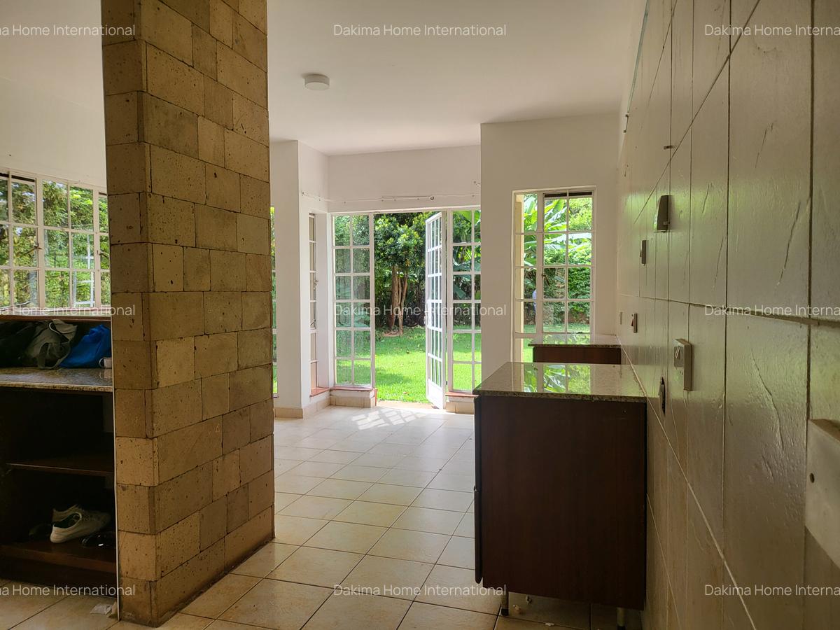 5 Bed Townhouse with En Suite in Rosslyn - 3