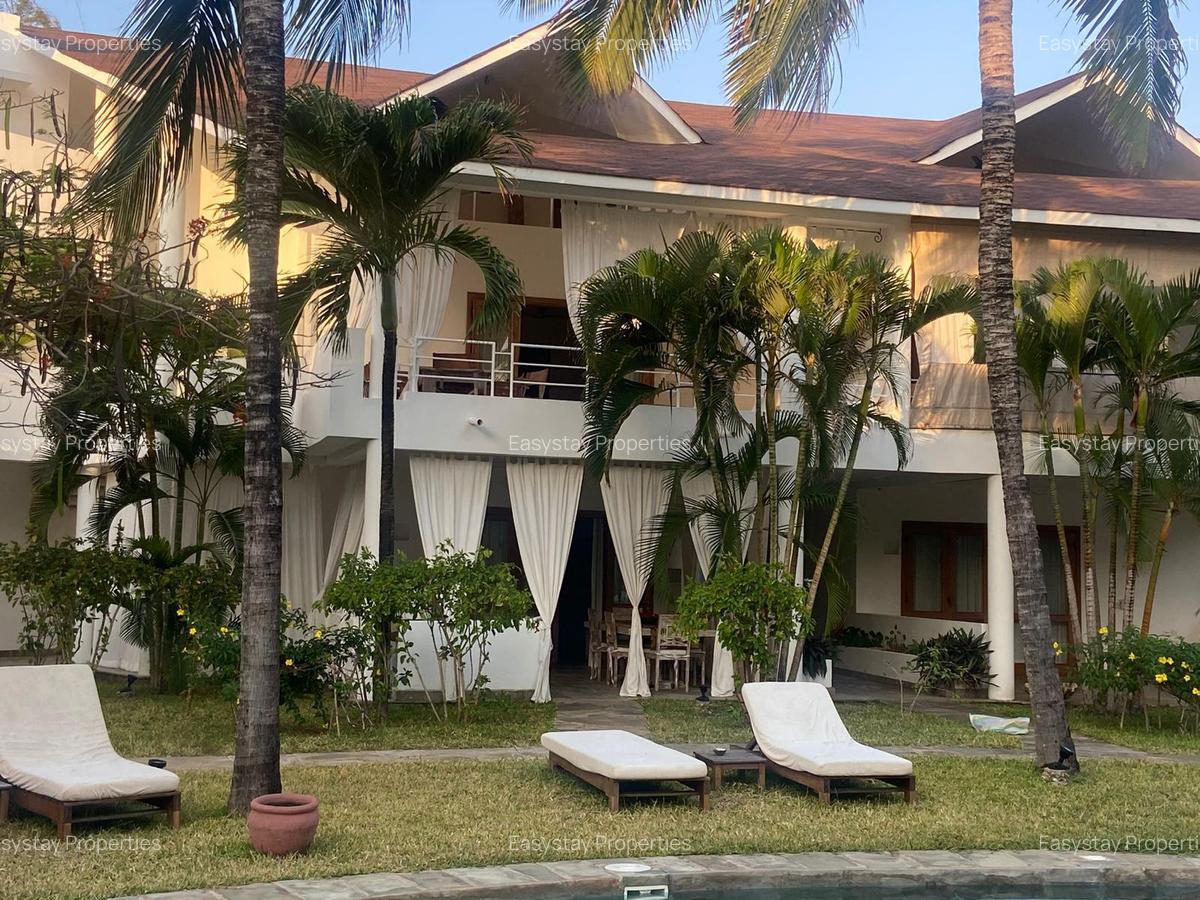3 Bed Villa with Swimming Pool in Watamu - 1
