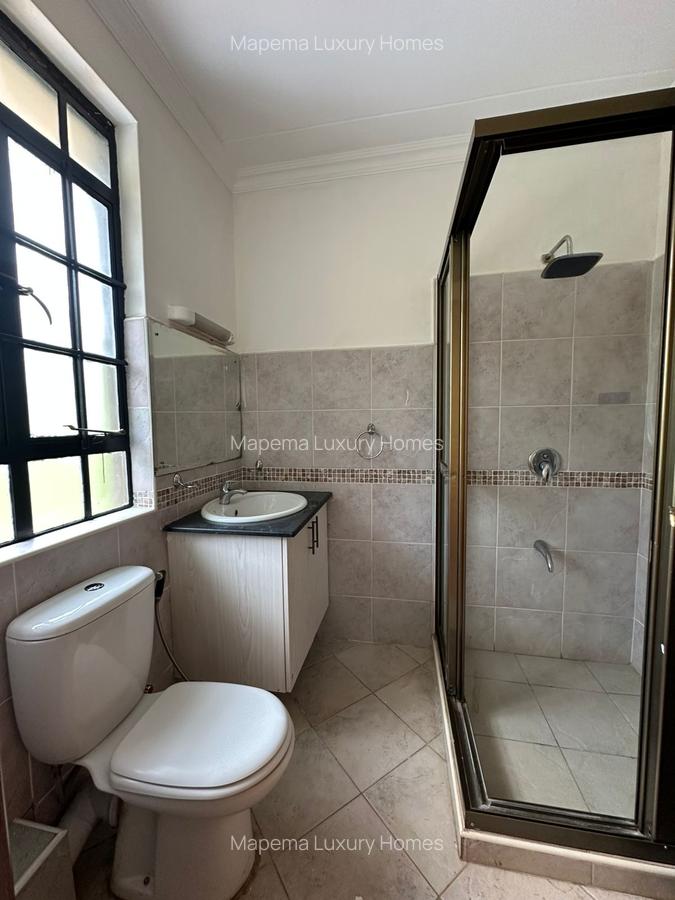 4 Bed House with Swimming Pool at Miotoni - 12